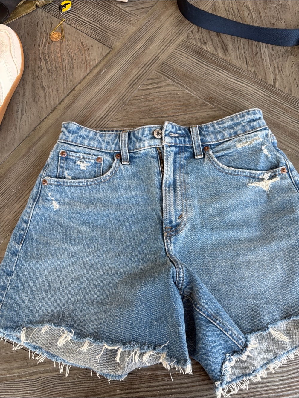 Abercrombie & Fitch Light Blue Distressed Denim Jean Shorts - Picture 1 of 3
